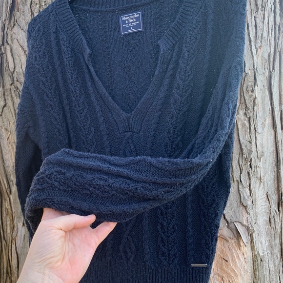 Abercrombie small knit v neck sweater - Picture 4 of 6